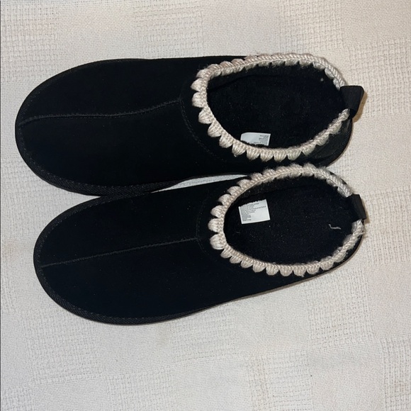 Black Slippers - Picture 2 of 10